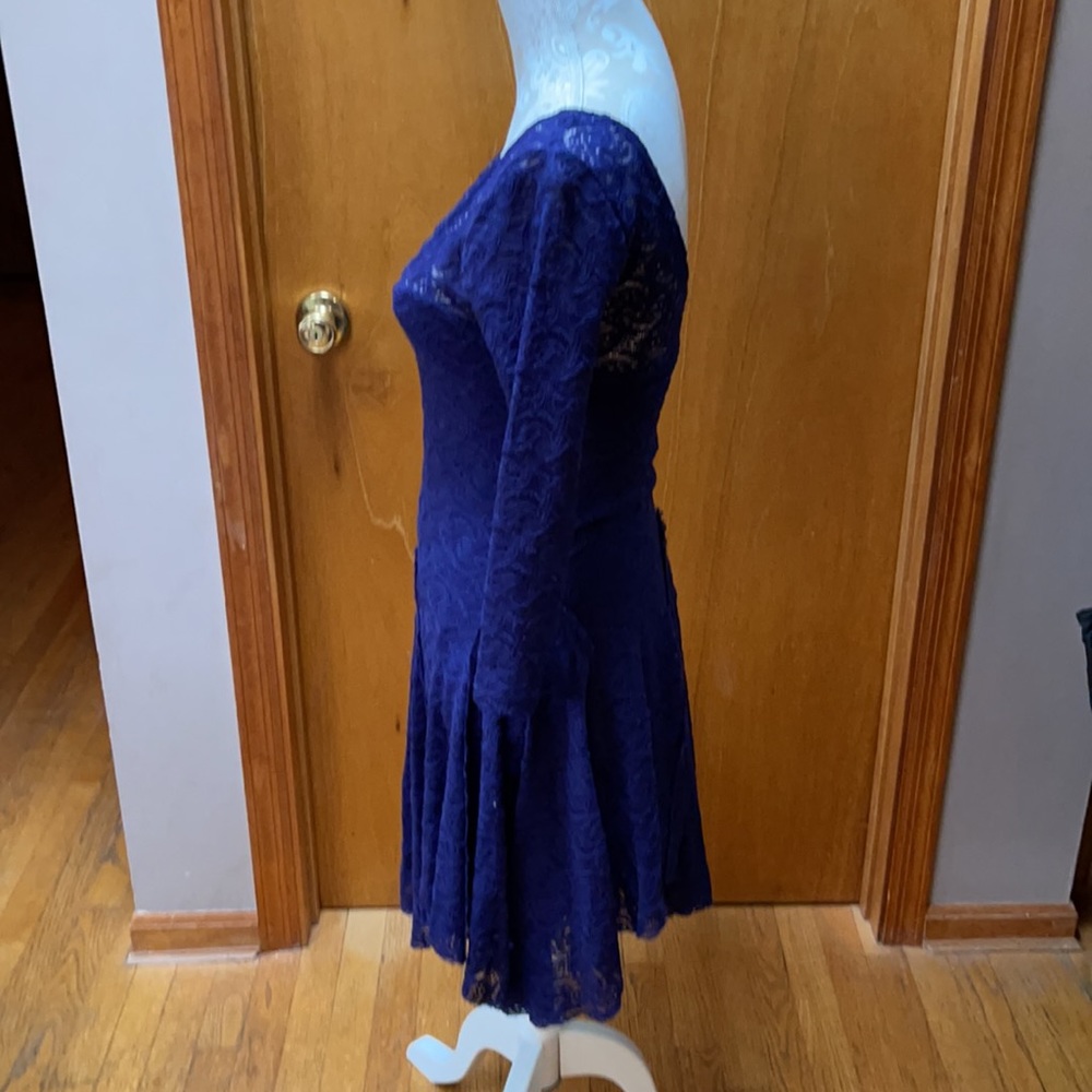 Free People long sleeve stretch lace cocktail dress. Size xs - Picture 3 of 4